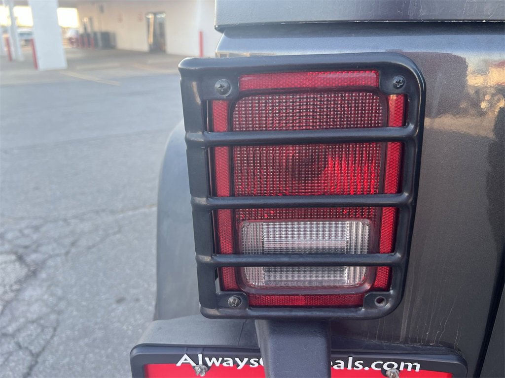 Used 2018 Jeep Wrangler Sport image 15