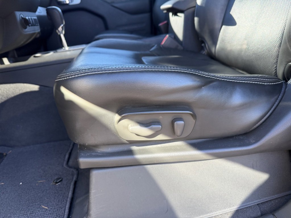 Used 2021 Nissan Frontier PRO-4X w/ Pro-4x Utility Package image 15