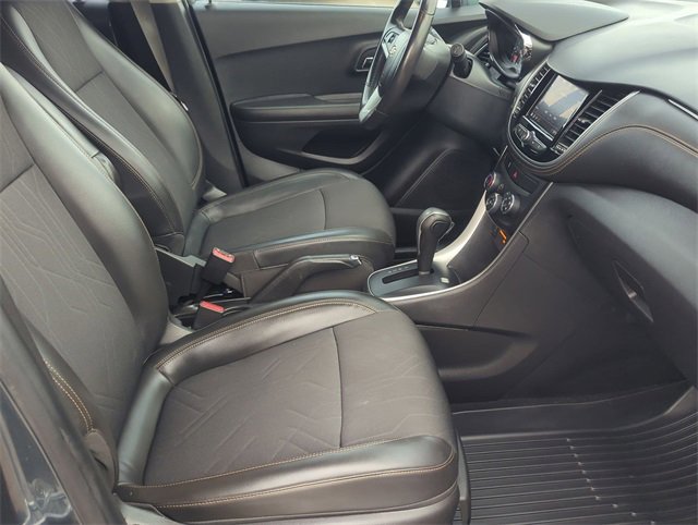 Used 2021 Chevrolet Trax LT w/ LT Convenience Package image 25
