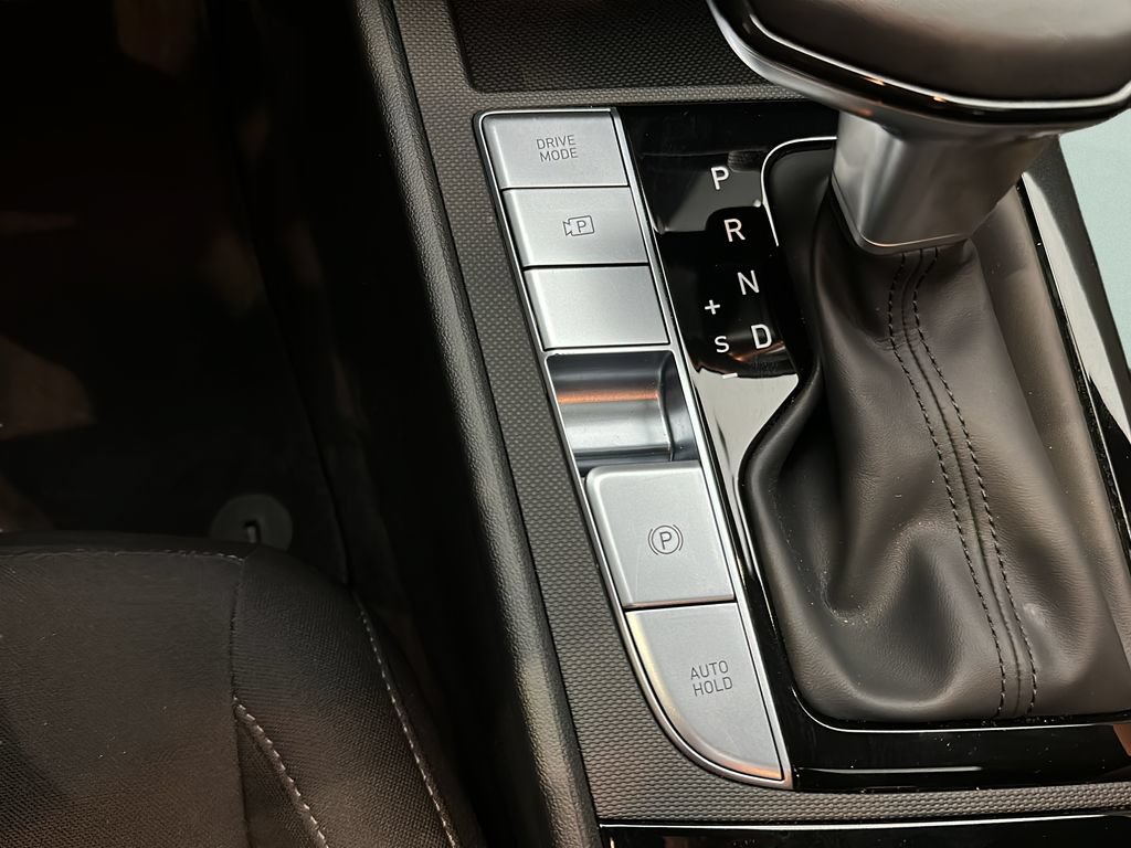 Certified 2025 Hyundai Elantra SEL FWD image 30