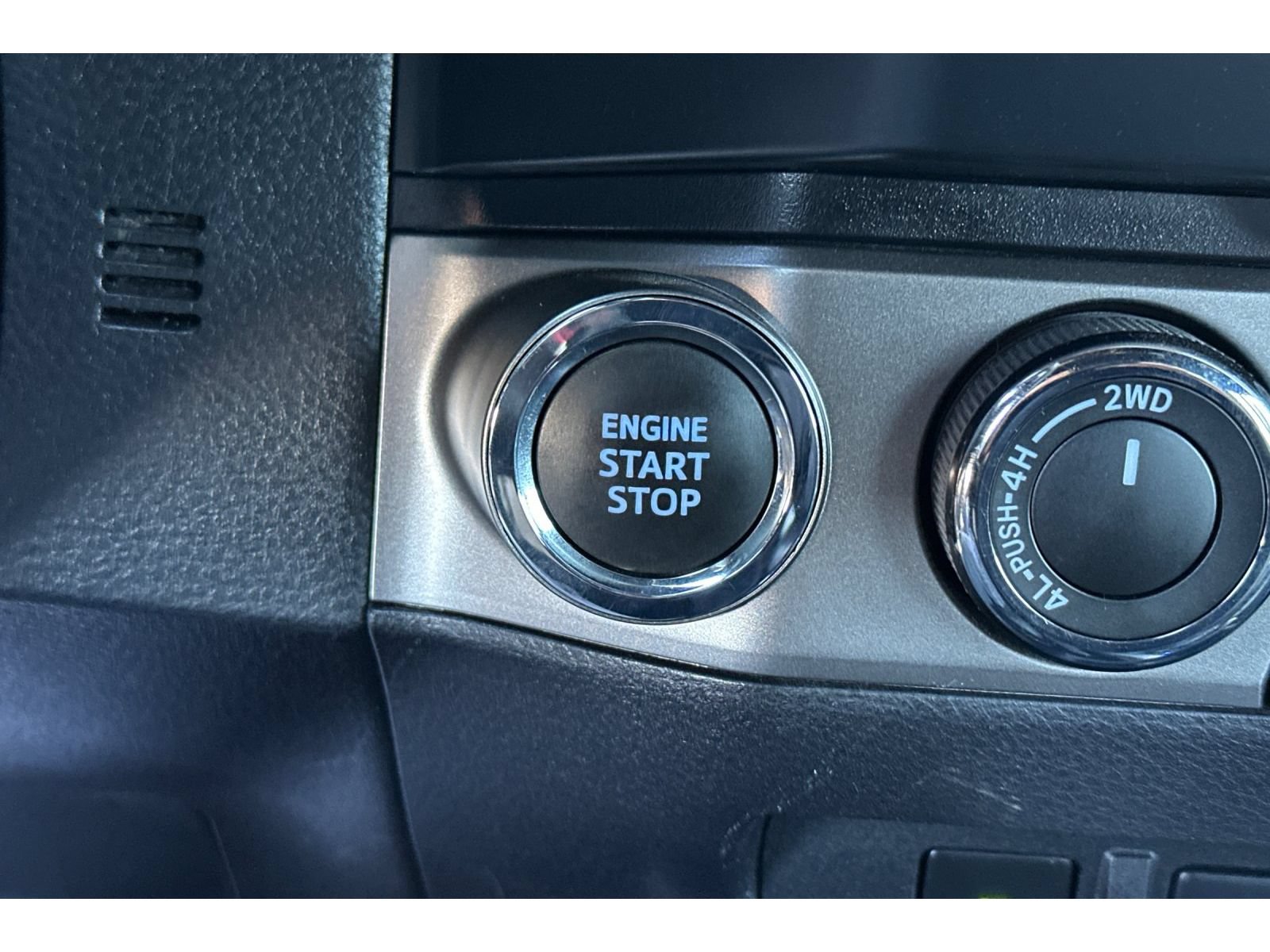 Used 2022 Toyota Tacoma Limited w/ Nightshade Package AWD/4WD image 25