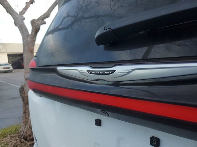 Used 2024 Chrysler Pacifica Touring-L image 6