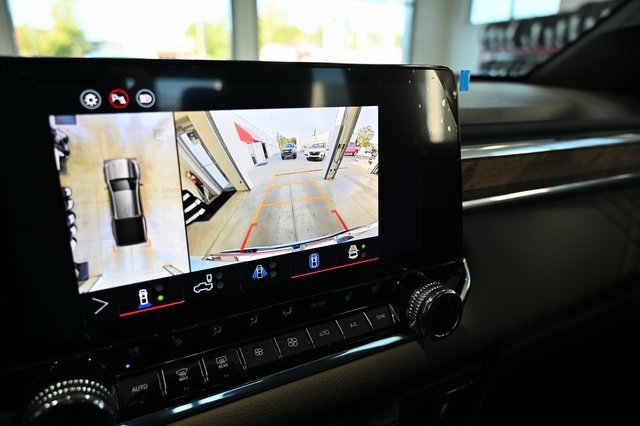 Used 2025 GMC Canyon Denali image 20