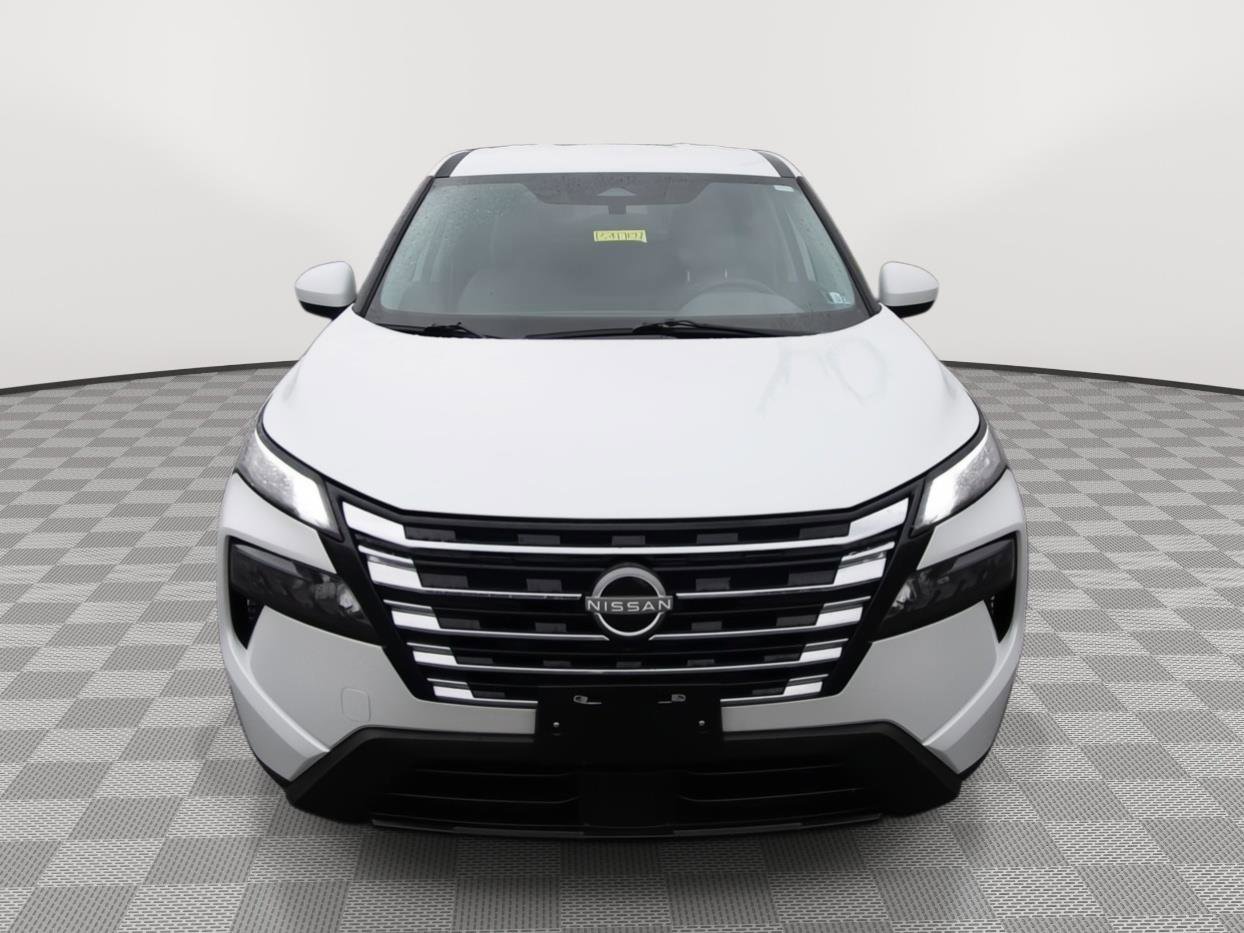 Used 2025 Nissan Rogue SV AWD/4WD image 2