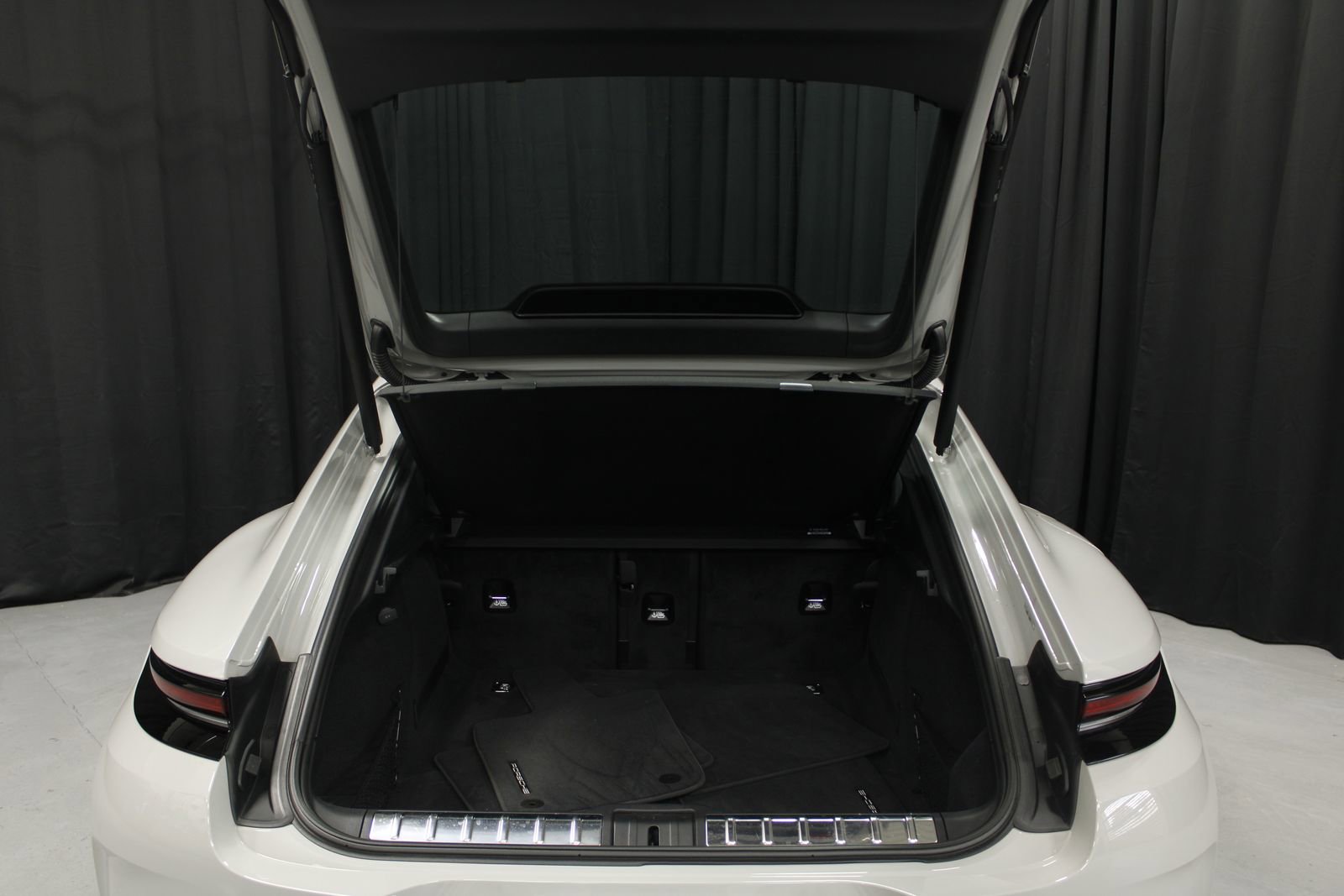 Used 2025 Porsche Panamera 4 image 17