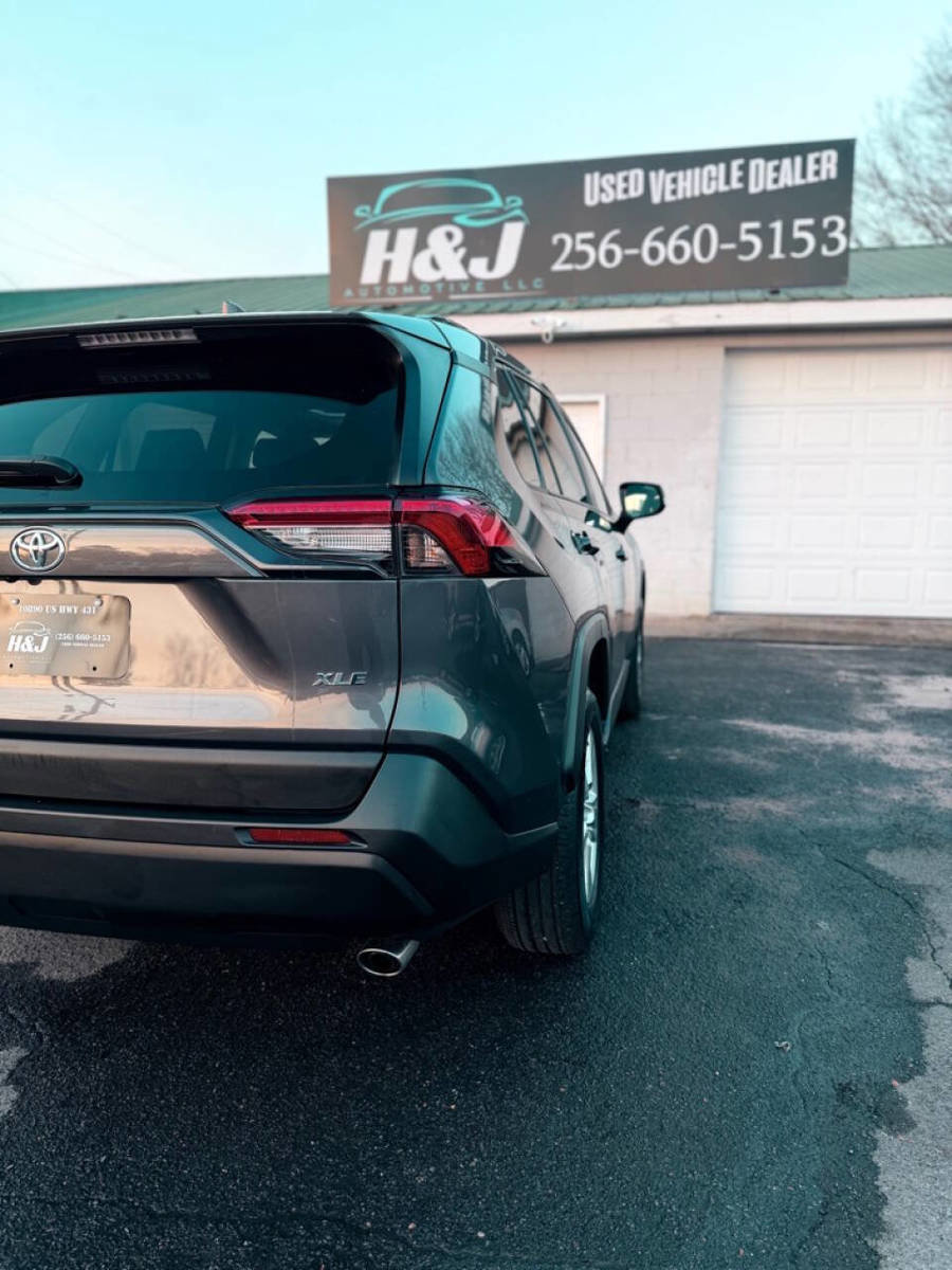 Used 2021 Toyota RAV4 XLE w/ Convenience Package image 15