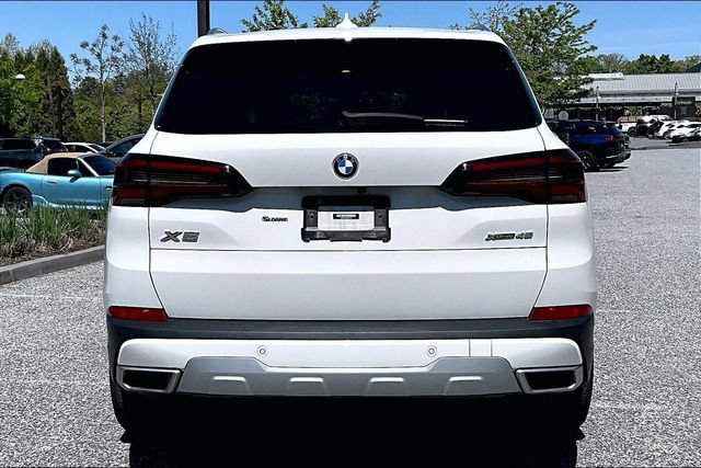 Used 2022 BMW X5 xDrive40i w/ Parking Assistance Package AWD/4WD image 14