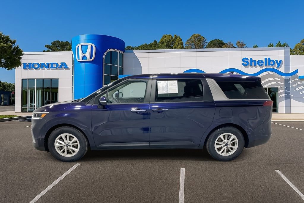 Used 2024 Kia Carnival LX image 5