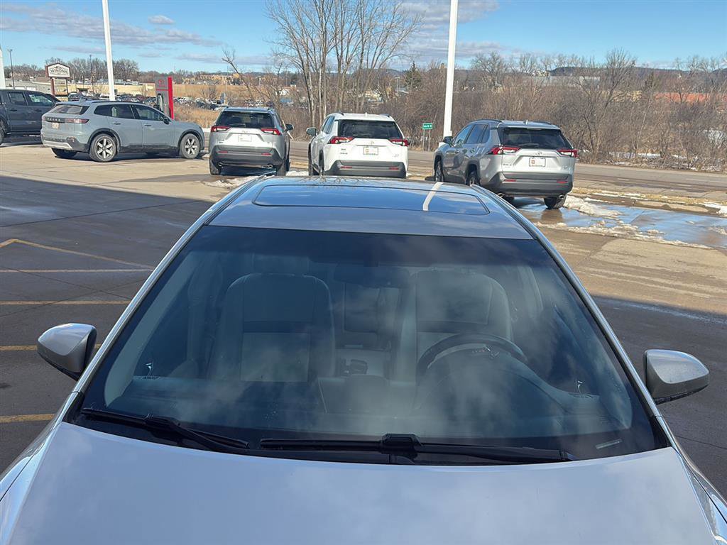 Used 2014 Toyota Camry XLE image 16