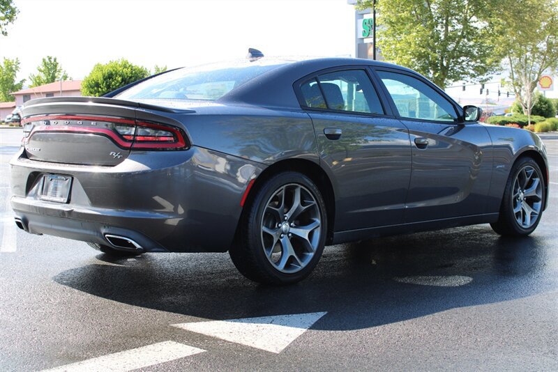 Used 2016 Dodge Charger R/T RWD image 9