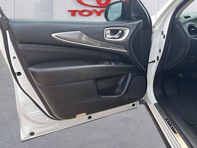 Used 2019 INFINITI QX60 Luxe w/ Essential Package image 12