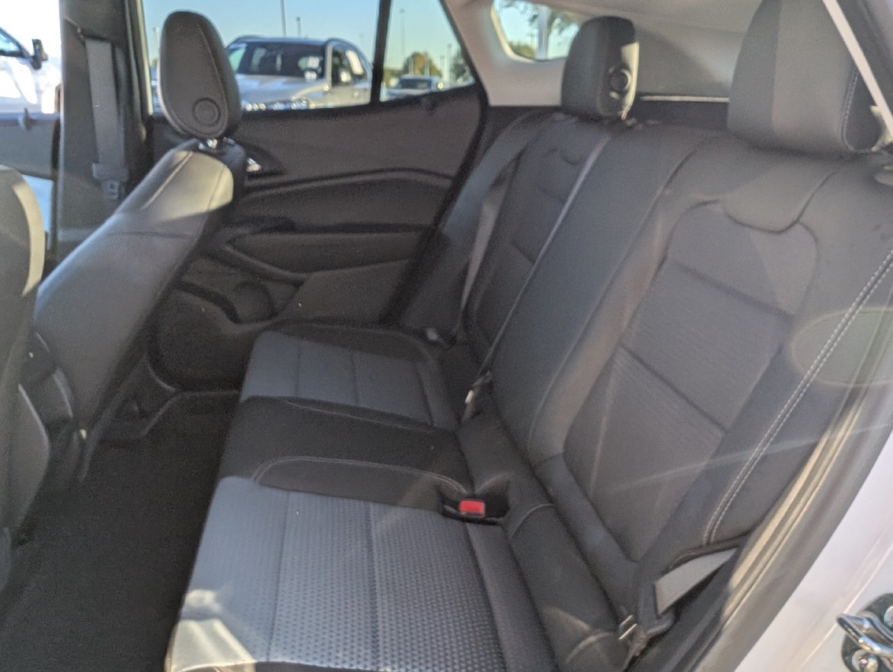 Used 2025 Chevrolet Trax LT w/ LT Convenience Package FWD image 26