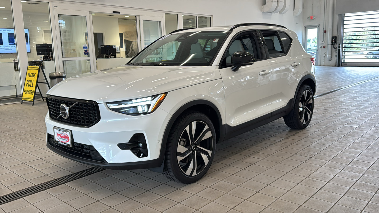 Used 2026 Volvo XC40 B5 Ultra w/ Protection Package Premier AWD/4WD image 9
