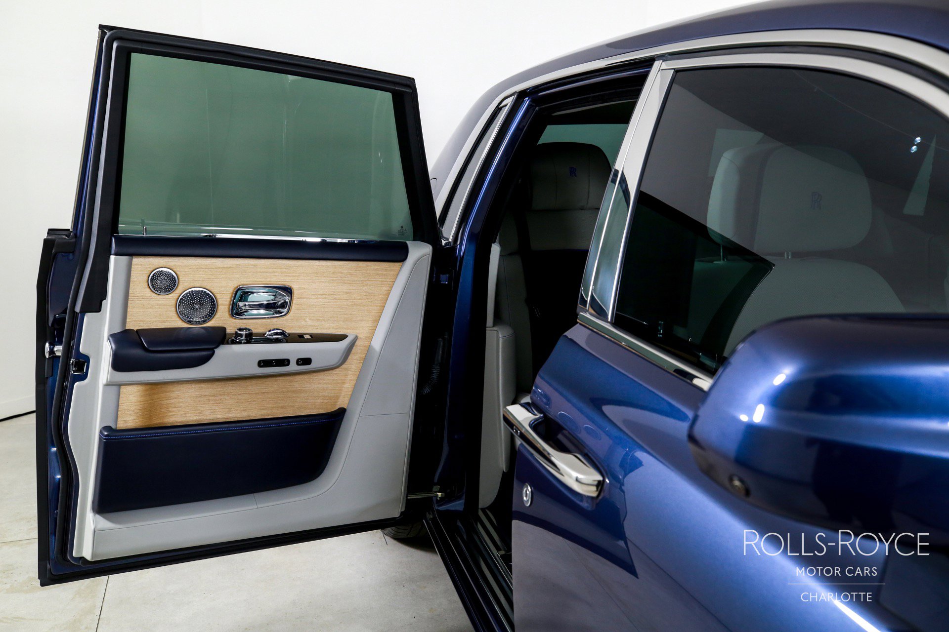 Used 2019 Rolls-Royce Phantom Sedan image 28