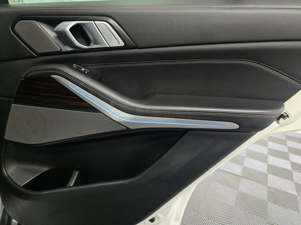 Used 2025 BMW X5 xDrive50e image 25