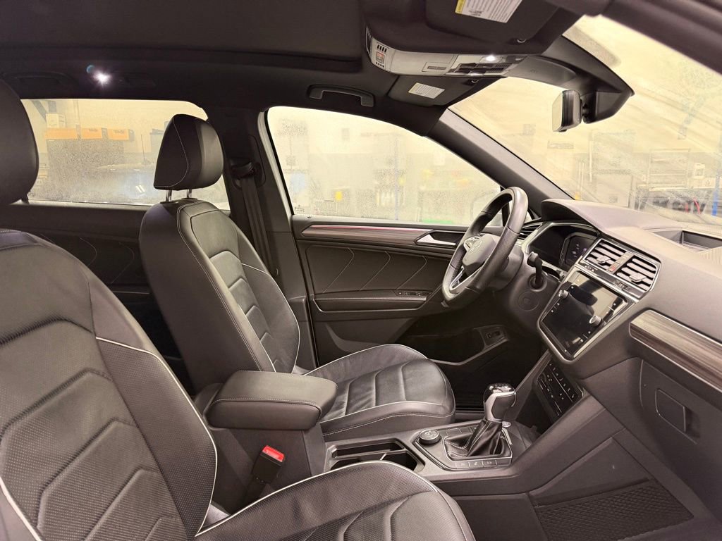 Used 2024 Volkswagen Tiguan SEL R-Line image 30