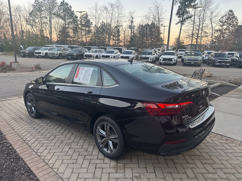 Used 2023 Volkswagen Jetta SE image 6