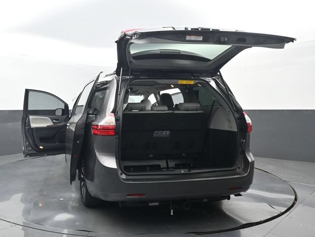 Used 2019 Toyota Sienna Limited FWD image 35