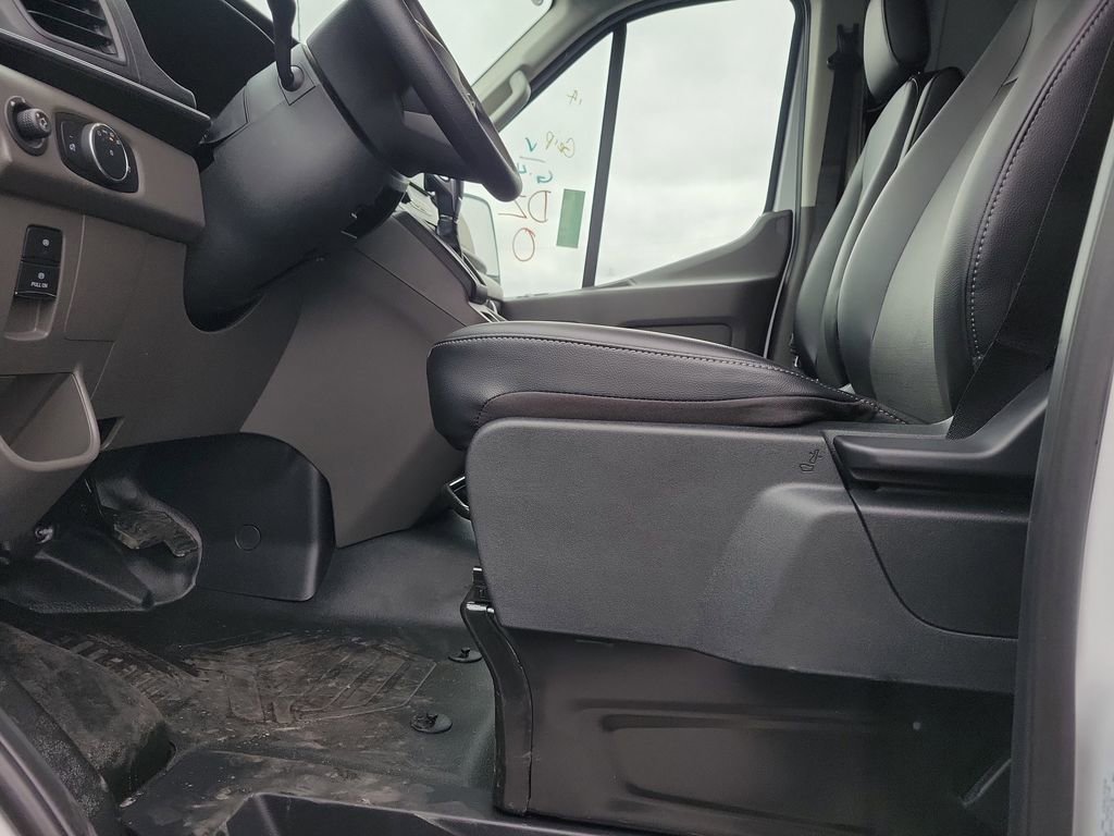 New 2026 Ford Transit 250 148 Medium Roof image 18