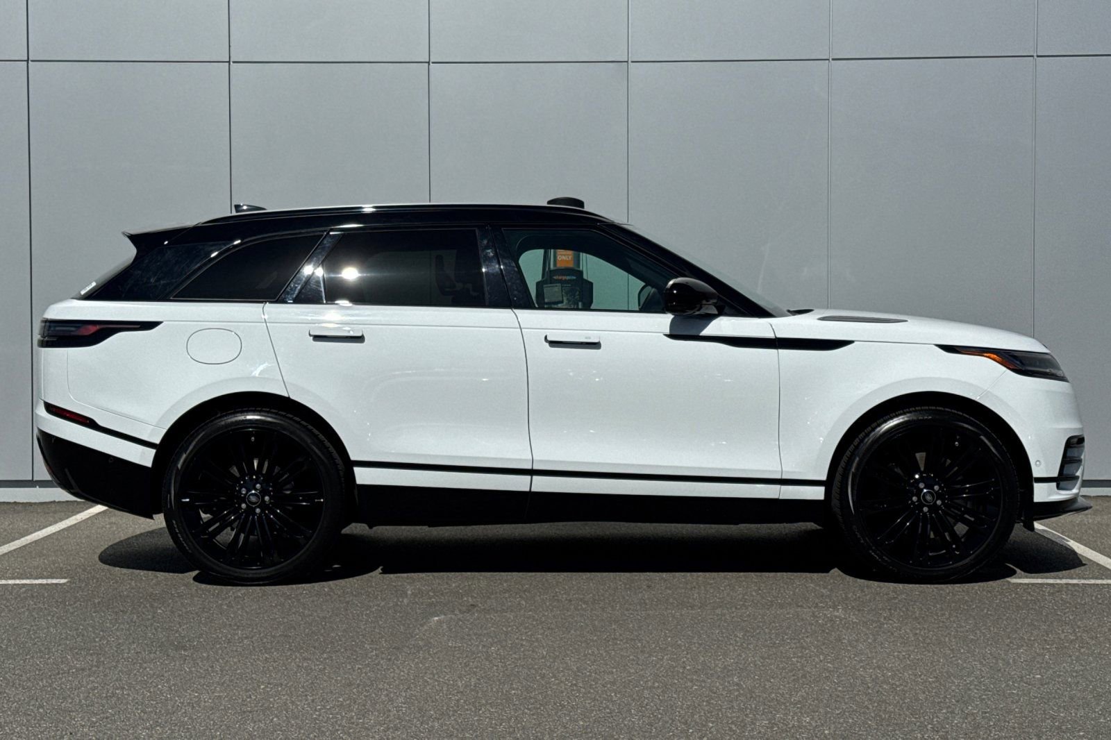 Used 2026 Land Rover Range Rover Velar Dynamic SE image 6