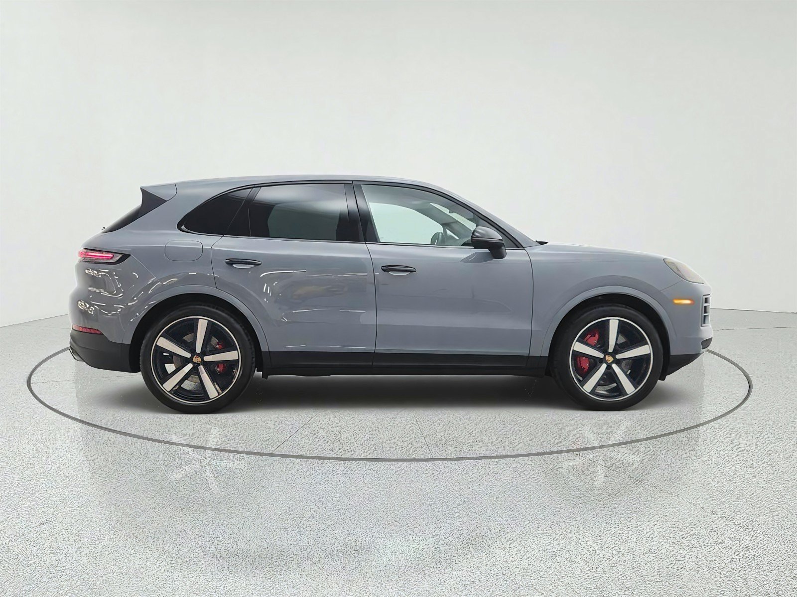 Used 2024 Porsche Cayenne S AWD/4WD image 4