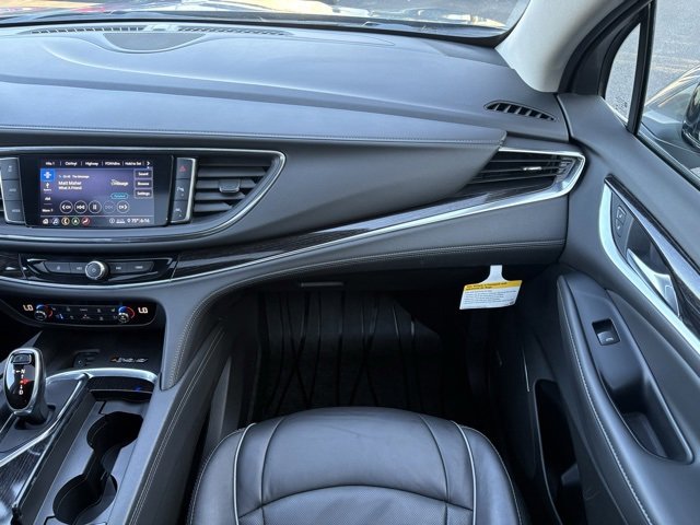 Used 2021 Buick Enclave Avenir w/ Avenir Technology Package image 23