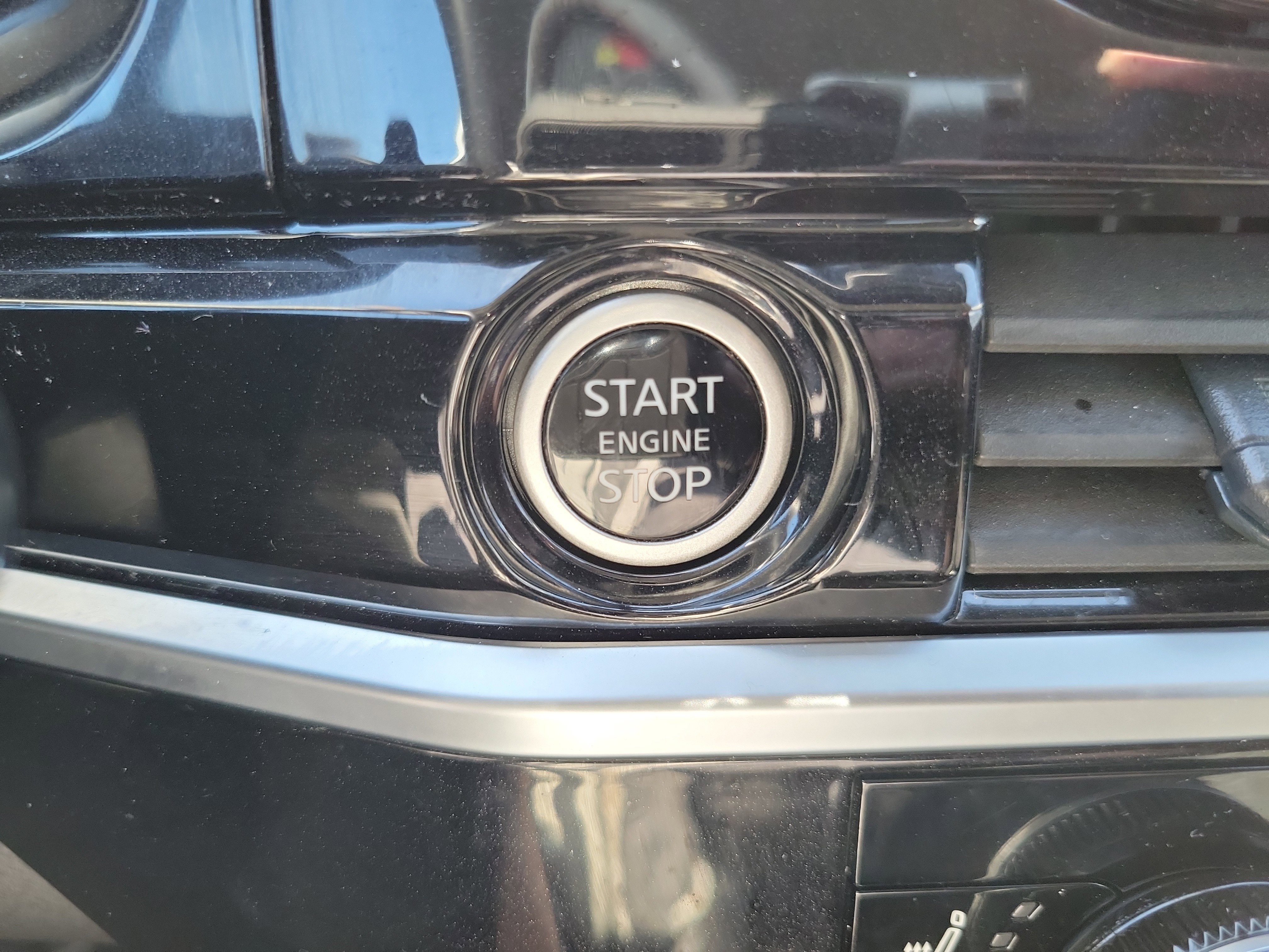 Used 2024 Nissan Pathfinder SV image 37