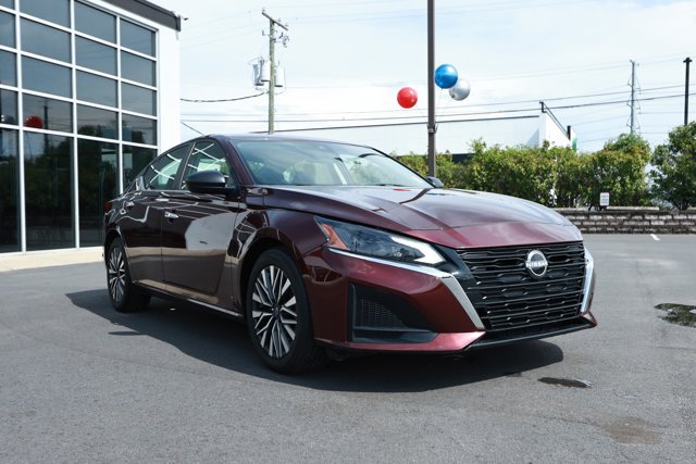 Used 2024 Nissan Altima 2.5 SV FWD image 3