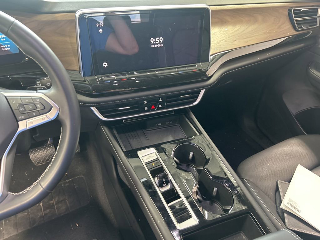 Used 2025 Volkswagen Atlas SE FWD image 4