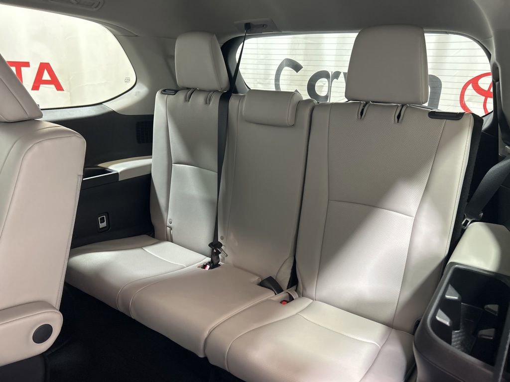 Used 2025 Toyota Grand Highlander AWD image 25