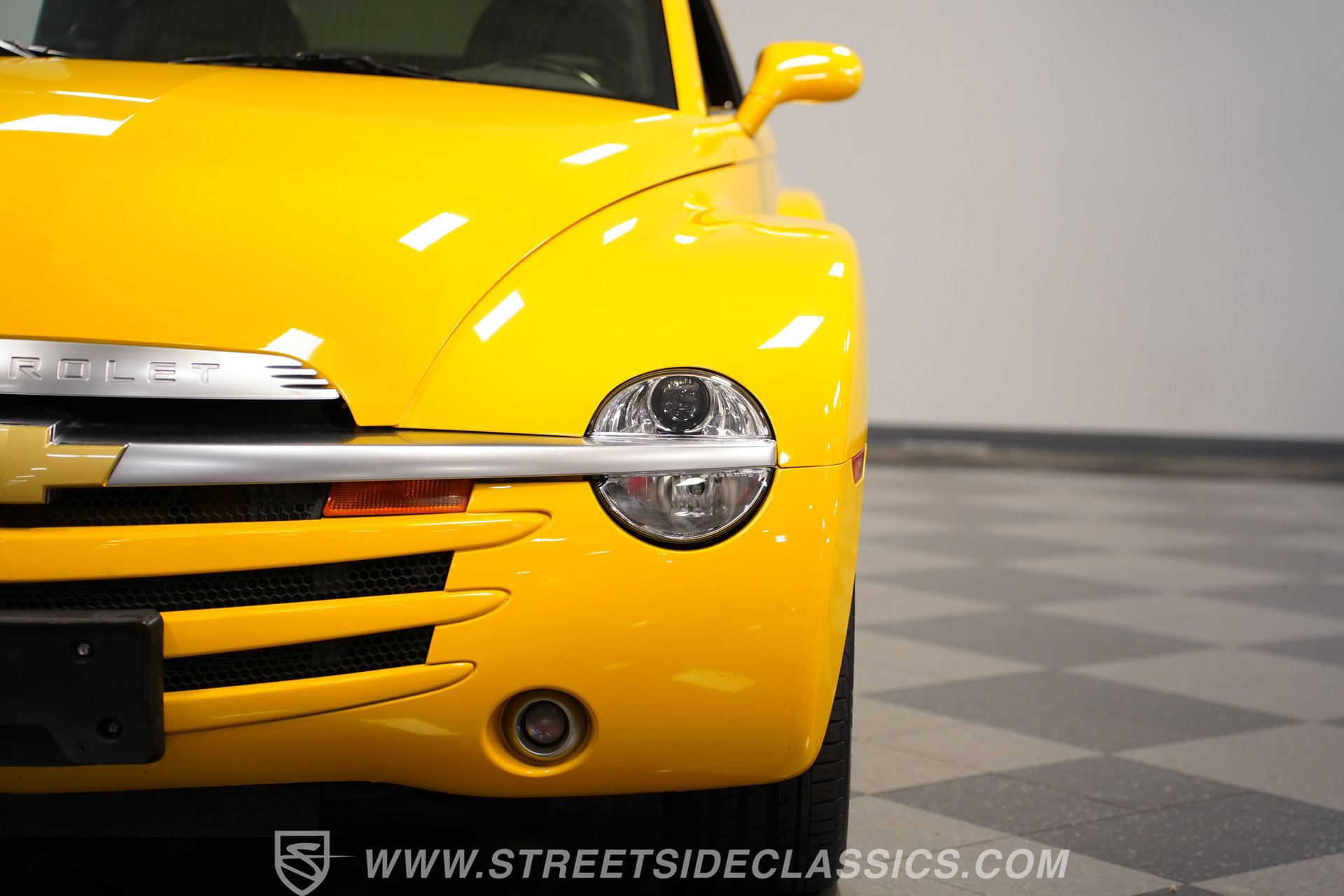 Used 2004 Chevrolet SSR w/ Preferred Equipment Group RWD image 21