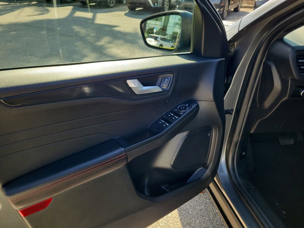 Used 2025 Ford Escape ST-Line image 23