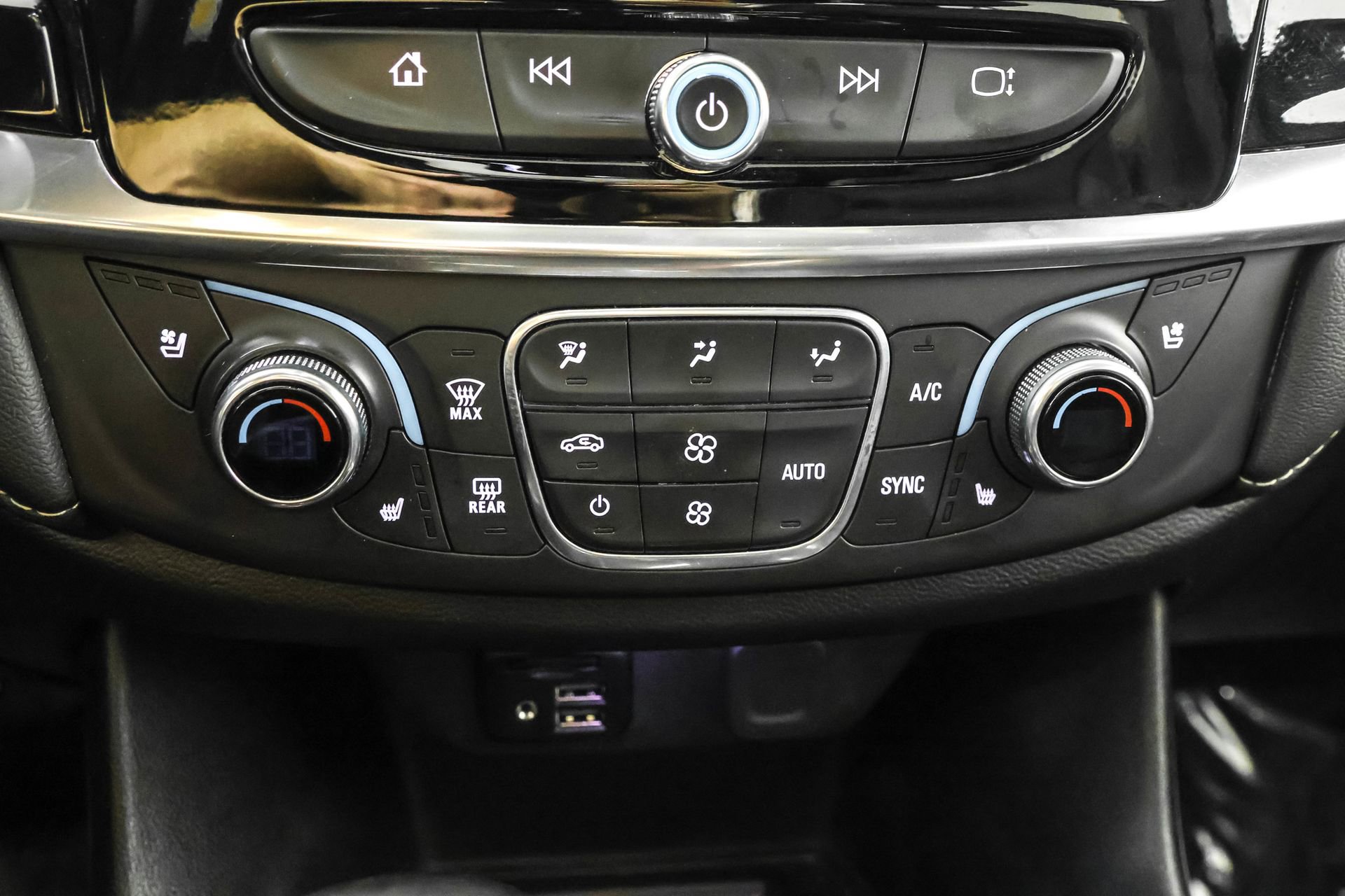 Used 2023 Chevrolet Traverse Premier w/ Redline Edition AWD/4WD image 31