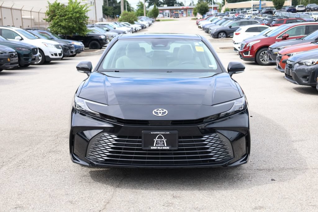 Used 2025 Toyota Camry XLE AWD/4WD image 4