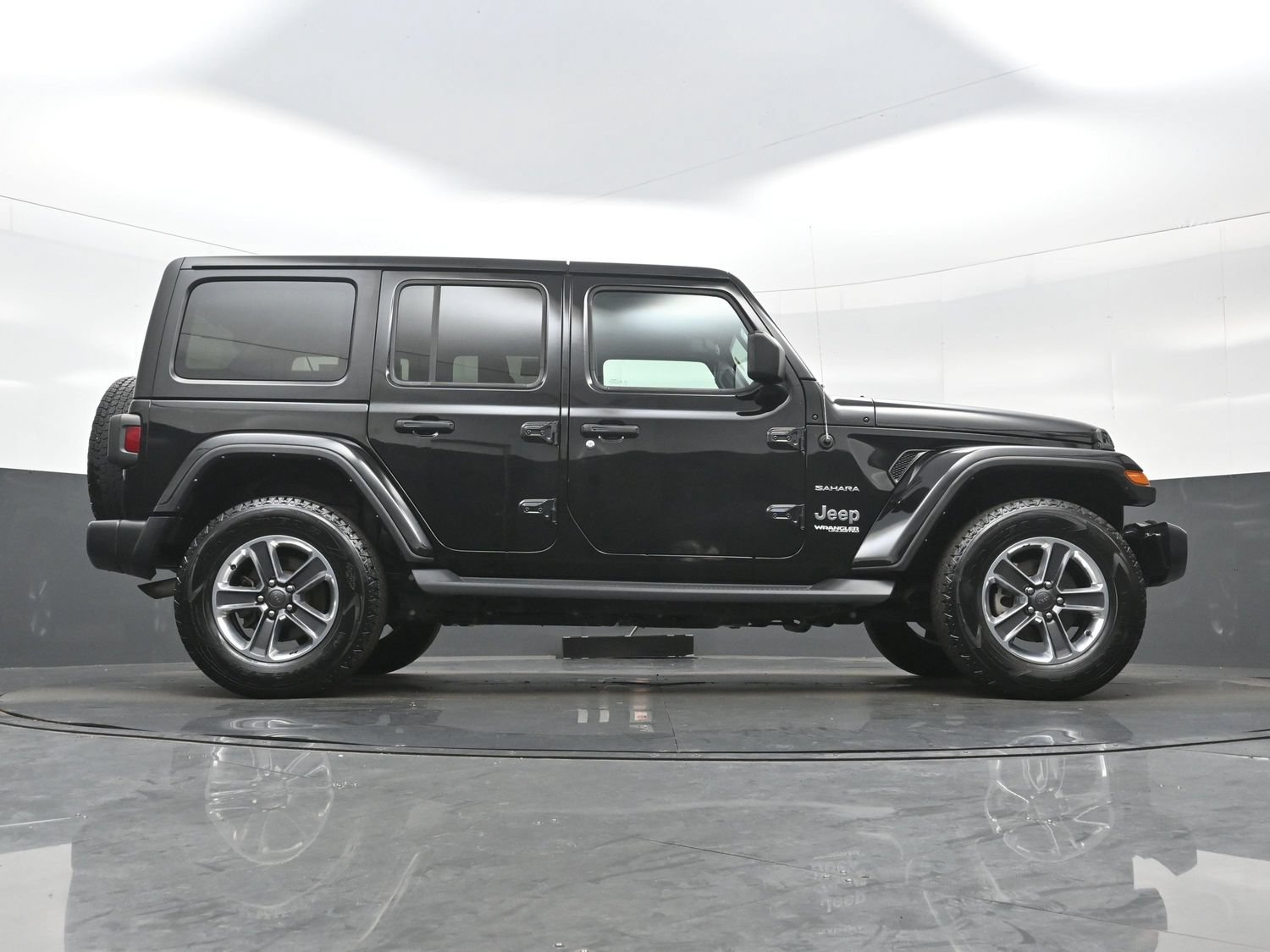 Used 2021 Jeep Wrangler Unlimited Sahara w/ Cold Weather Group AWD/4WD image 31