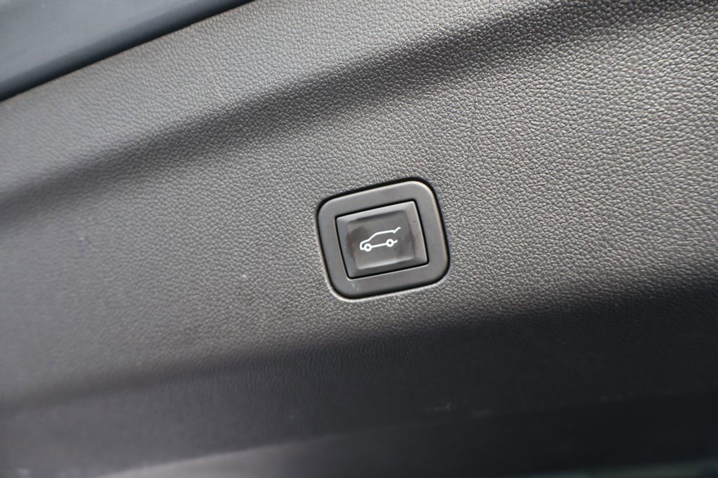 Used 2025 Chevrolet Suburban Z71 w/ Z71 Off-Road Package image 45