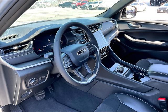 Used 2023 Jeep Grand Cherokee Altitude AWD/4WD image 13