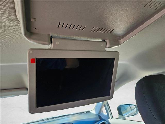Used 2020 Chrysler Voyager LX w/ Cold Weather Group FWD image 16