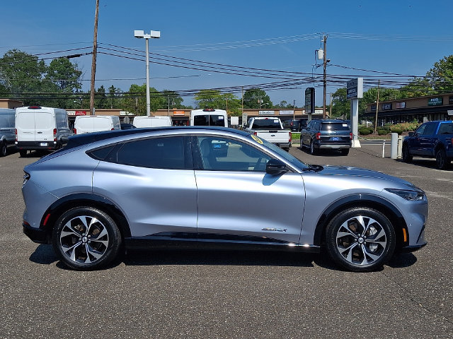 Certified 2022 Ford Mustang Mach-E Premium AWD/4WD image 7
