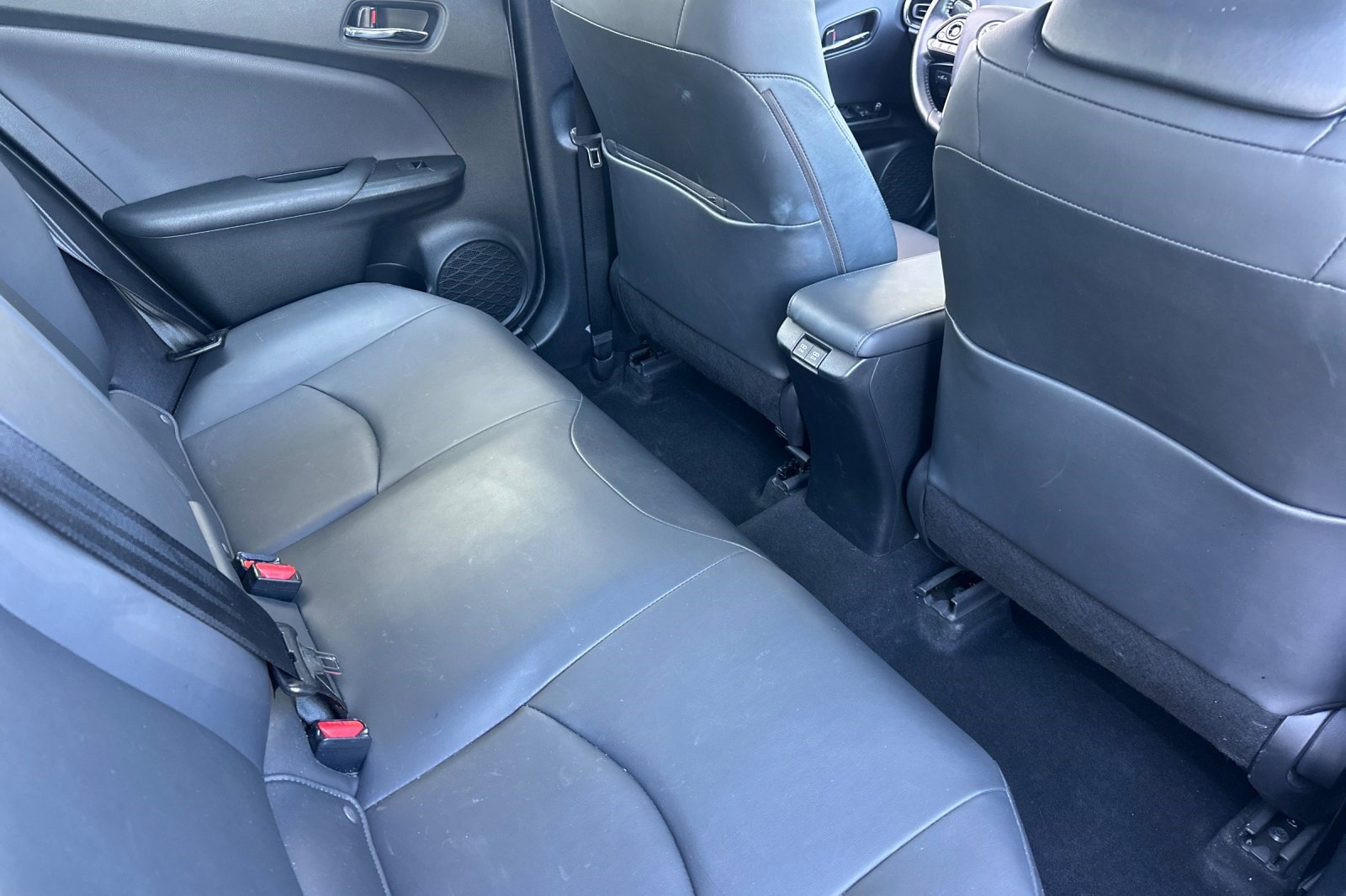 Used 2020 Toyota Prius XLE image 28