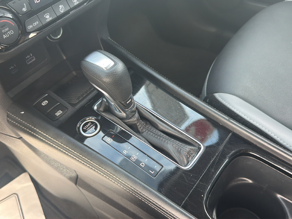 Certified 2024 Nissan Kicks SR w/ SR Premium Package FWD image 40
