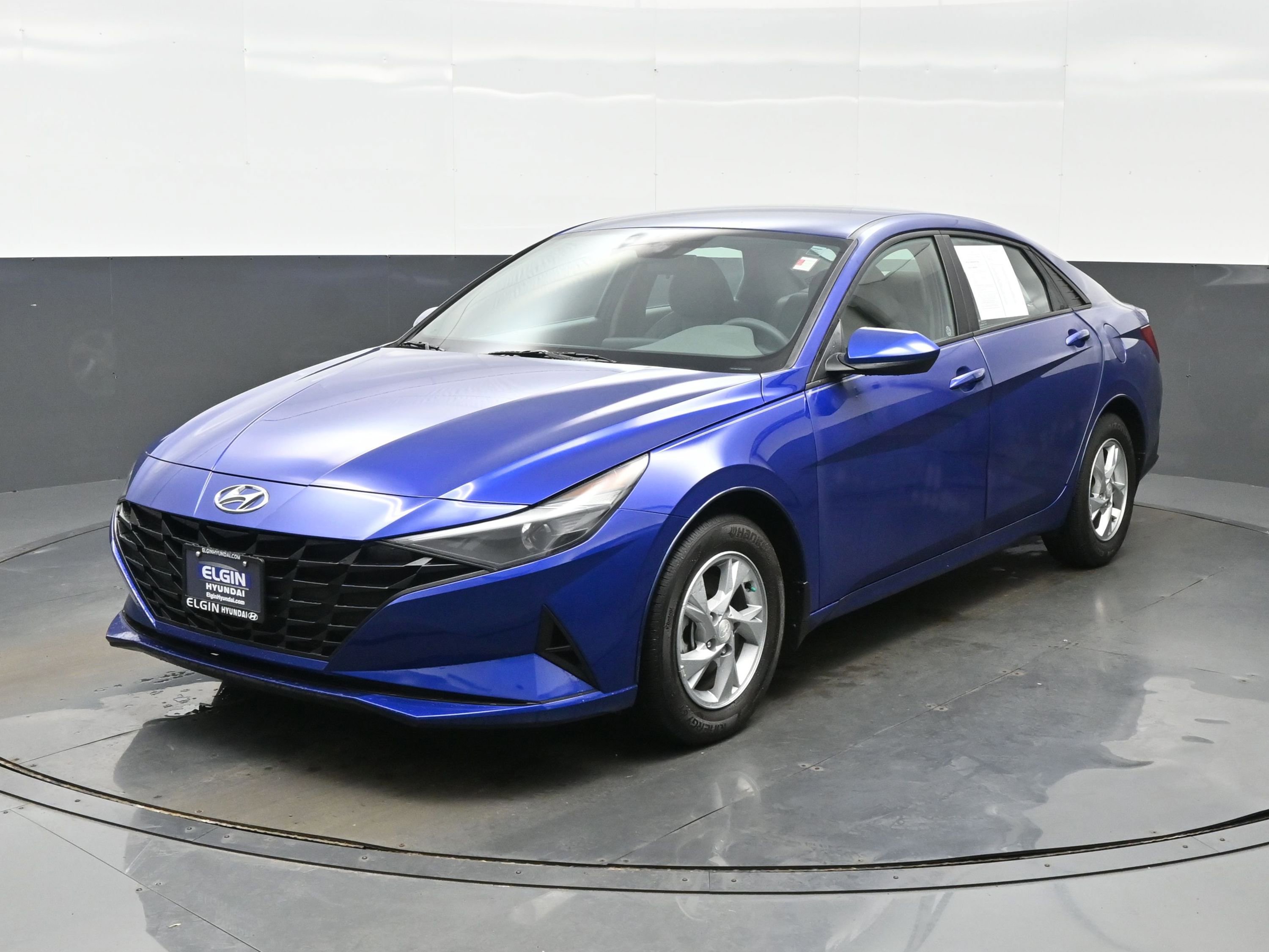 Used 2023 Hyundai Elantra SE image 2