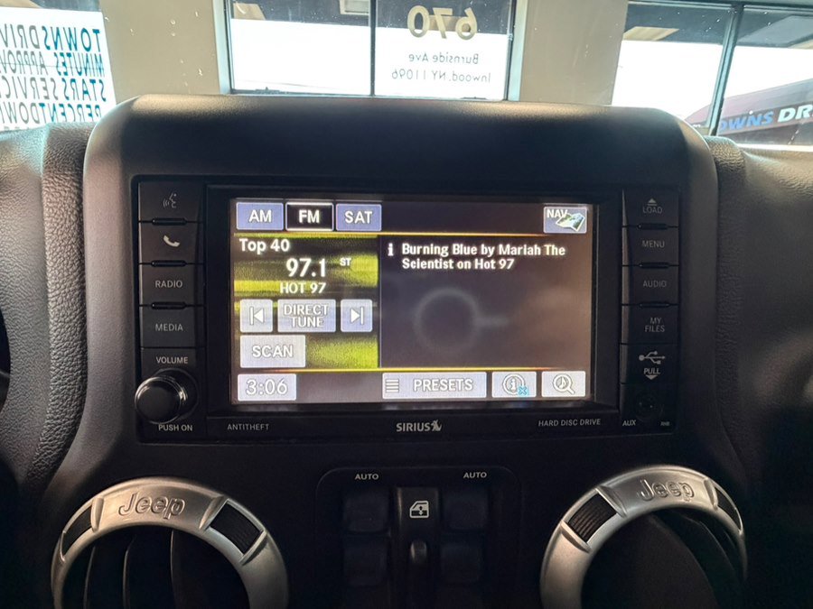 Used 2013 Jeep Wrangler Unlimited Rubicon w/ Connectivity Group image 39