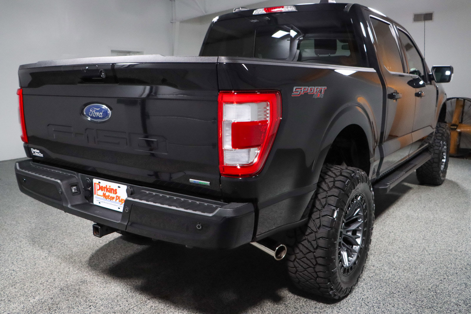 Used 2023 Ford F150 Lariat w/ Equipment Group 502A High image 8