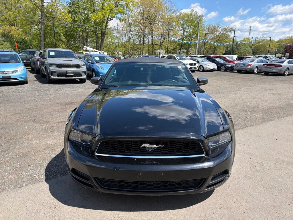 Used 2014 Ford Mustang Convertible RWD image 2