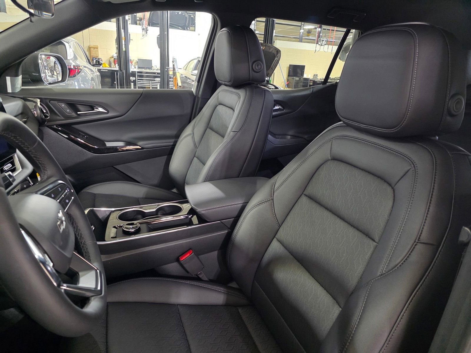 New 2026 Chevrolet Equinox LT w/ Convenience Package II AWD/4WD image 22