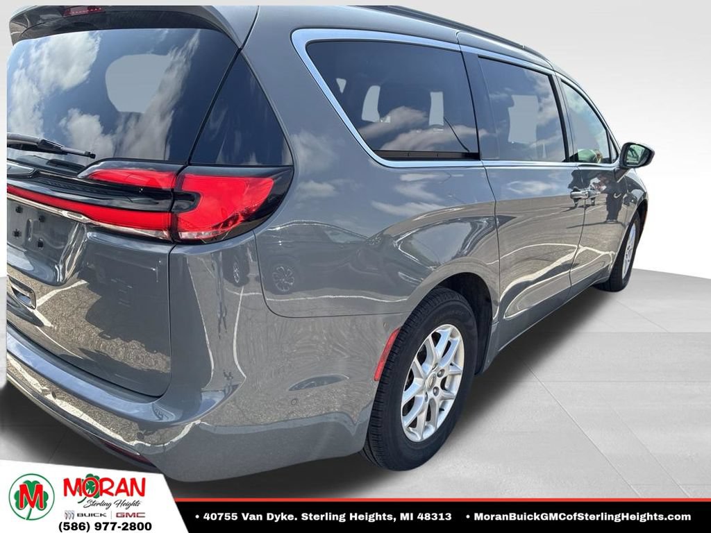 Used 2022 Chrysler Pacifica Touring-L w/ Uconnect Theater Family Group FWD image 4