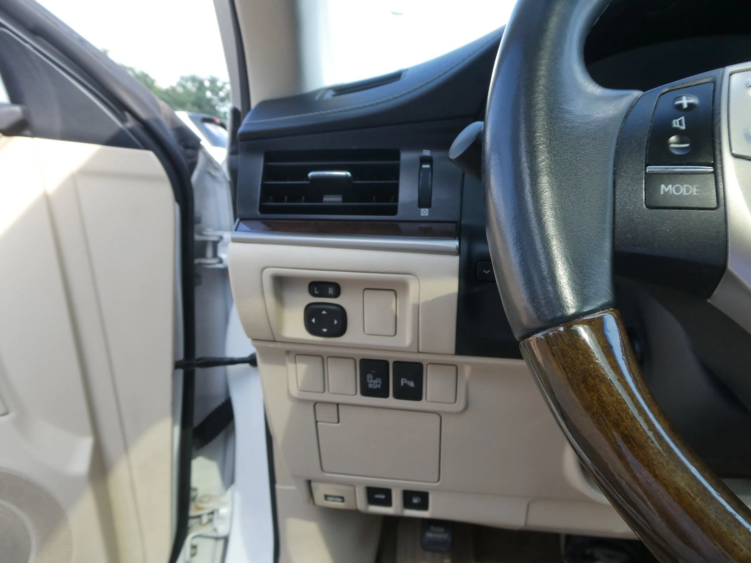 Used 2014 Lexus ES 350 w/ Luxury Package FWD image 18