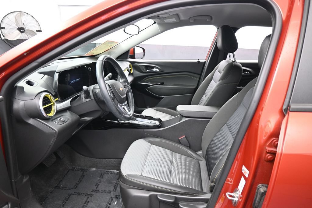 Used 2024 Chevrolet Trax LT w/ Driver Confidence Package FWD image 10