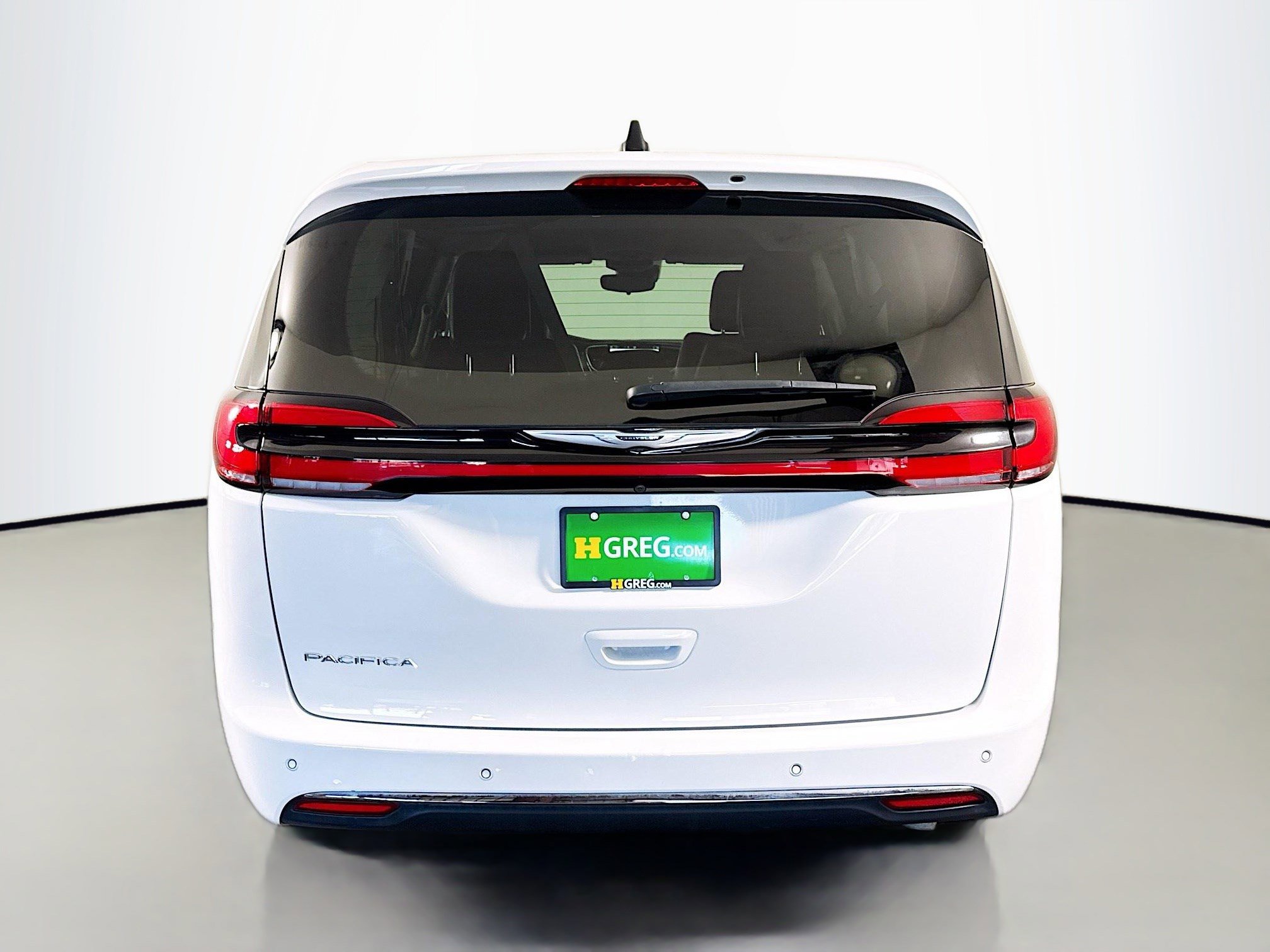 Used 2024 Chrysler Pacifica Touring-L FWD image 8